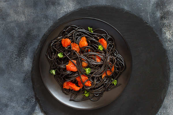 squid, ink, pasta, with, tomatoes - 27937824