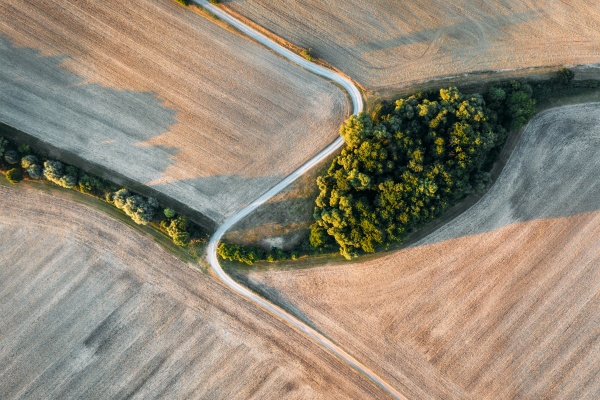 abstrakt luftfoto af slaet mark med