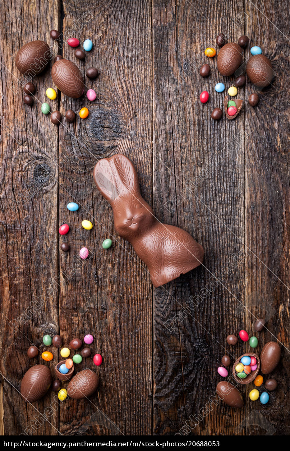 reservedele sorg Litteratur chokolade påske bunny æg og slik på rustik baggrund - Royalty Free Image  #20688053 | PantherMedia Billedbureau