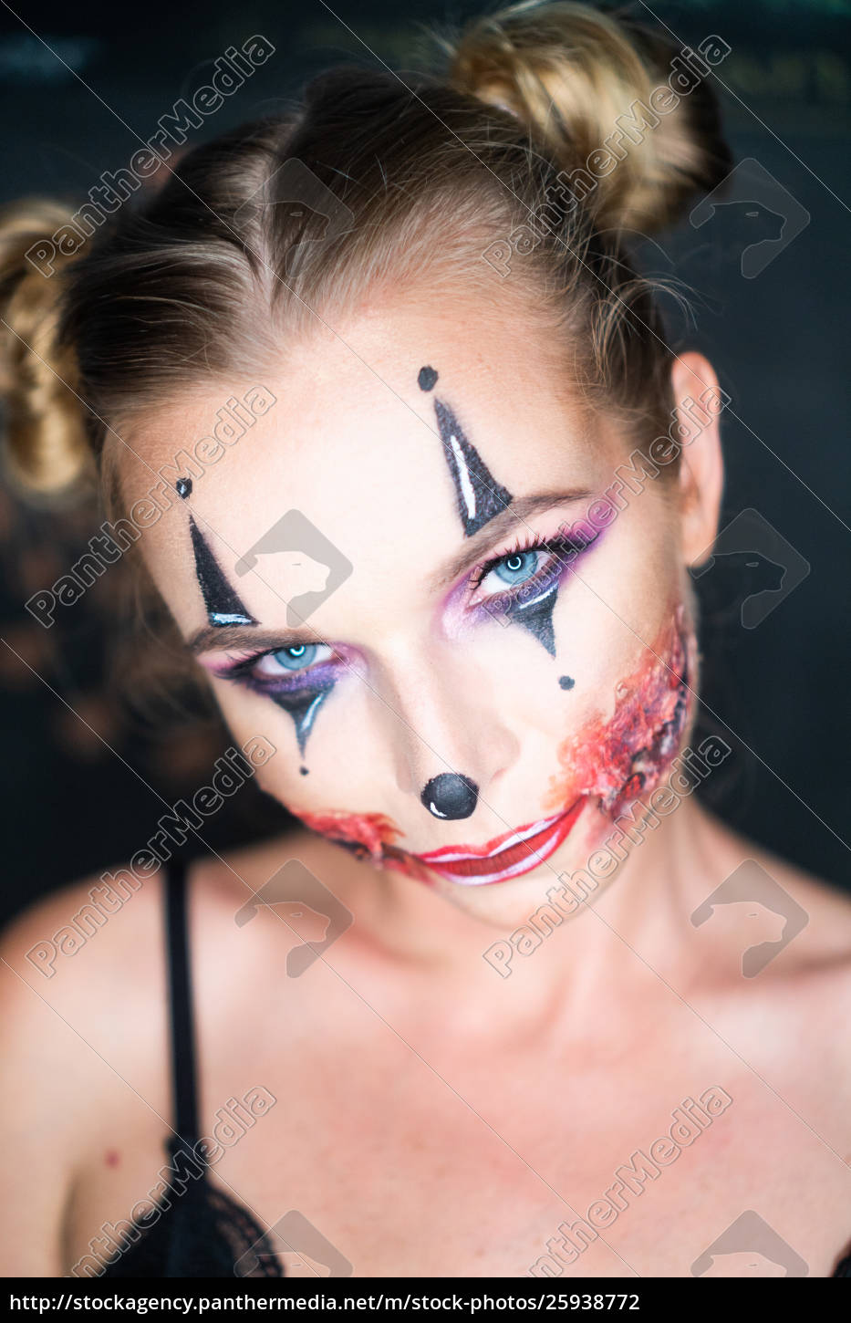 Kvinde med klovn Halloween makeup Stockphoto #25938772 | PantherMedia Billedbureau
